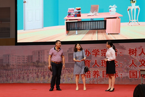 27家长表演情景剧1.jpg