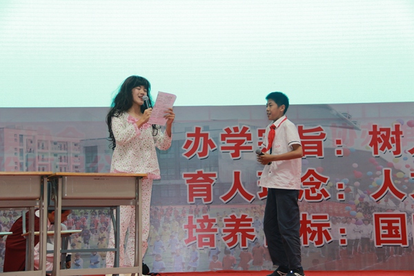 初一3班心理剧《上帝给我换个妈妈》.jpg