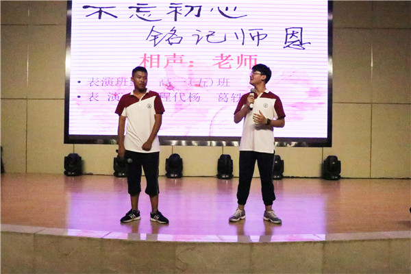 高一5班相声.JPG