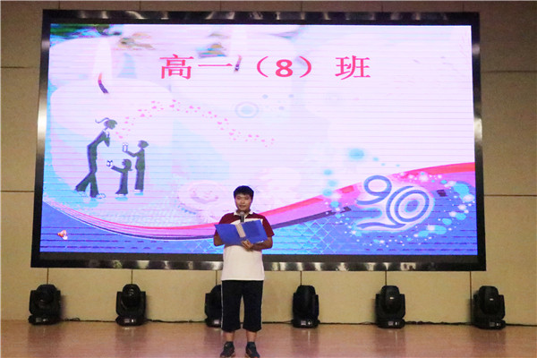 高一8班诗朗诵.JPG
