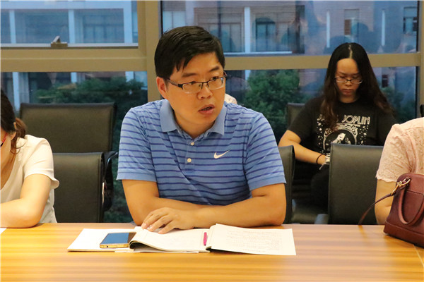 语文组余红亮老师发言.JPG