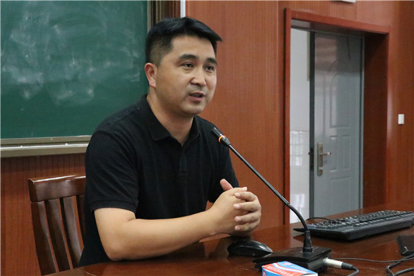葛文庚老师发言.JPG