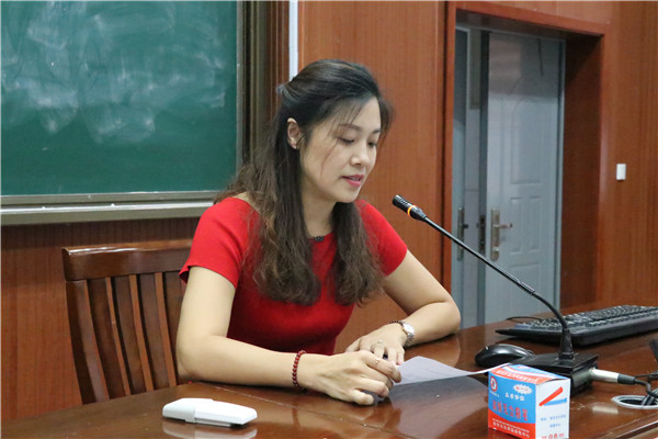李春霞老师发言.JPG