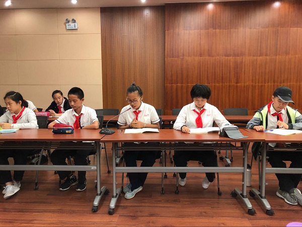 同学们做自我介绍.png
