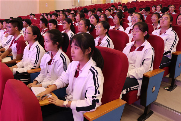 学生代表观摩.JPG