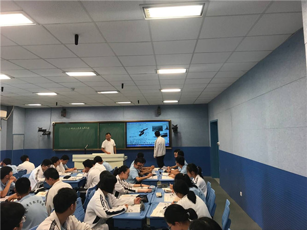 唐长林老师上课中.jpg