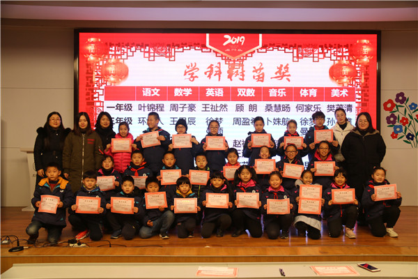 9   学科树苗奖得主合影留念.jpg