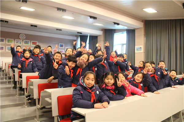 17     四年级同学合影.jpg
