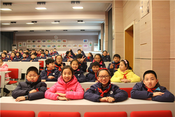 18    五年级同学合影.jpg
