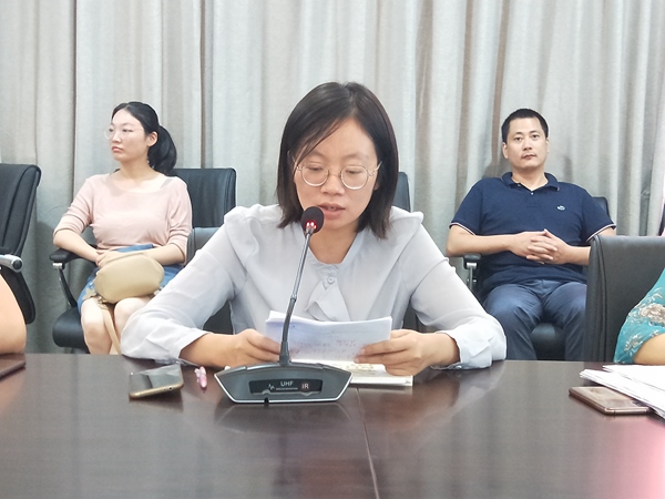 初三物理备课主任陈蓉老师发言.jpg