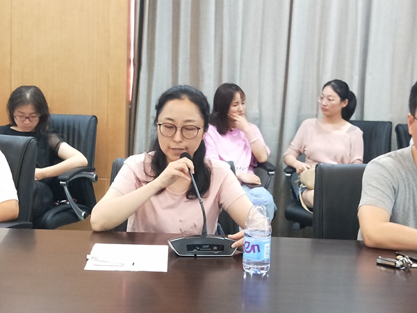 初三政治备课主任陈维维老师发言.jpg