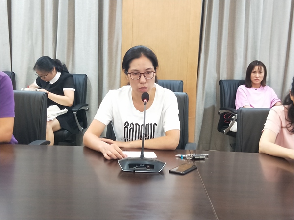 初三历史备课主任徐春明老师发言.jpg