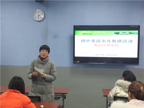 潘金霞主任主持活动.jpg