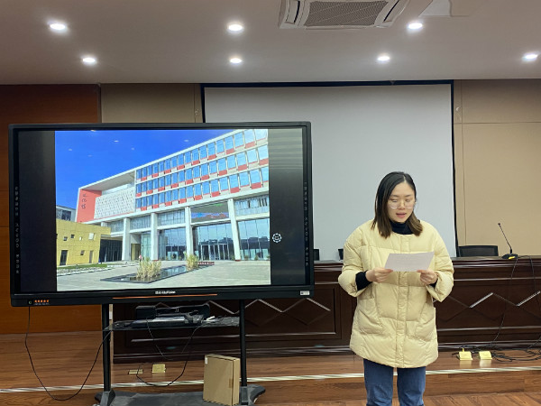 jiyatonglaoshifenxiangwaichuxuexixinde.jpg