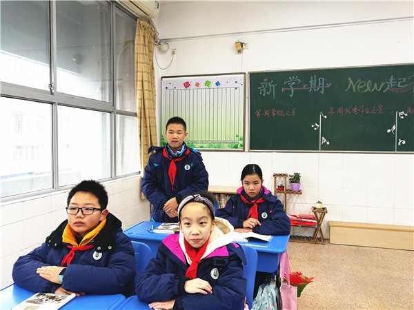 9 学生积极发言.jpg