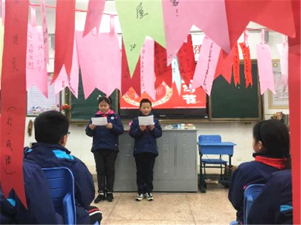 2 主持人宣布活动开始.jpg