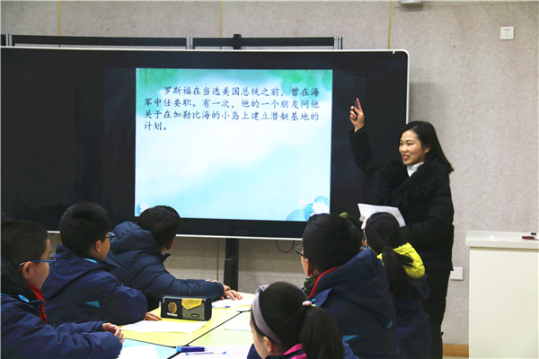 1   郑老师在上课.jpg