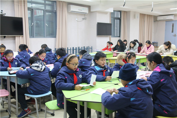2    学生认真朗读.jpg
