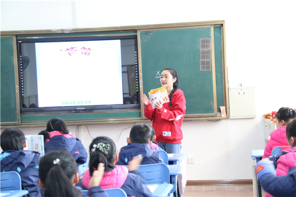 1 李老师在上课.jpg