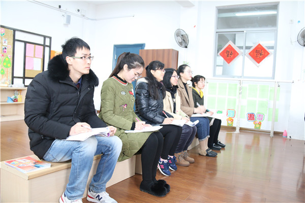 4 教师认真听课.jpg