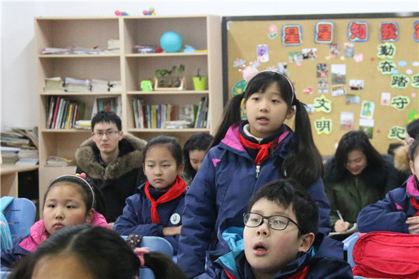 6学生踊跃发言.jpg