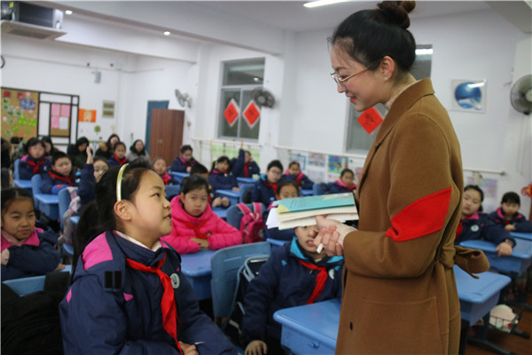 8 学生踊跃发言.jpg