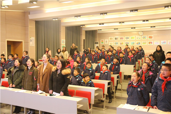 1小学部全体师生合唱《学习雷锋好榜样》.jpg