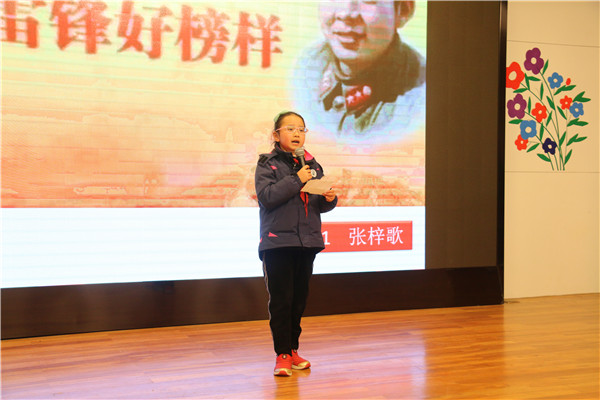 25张梓歌在讲故事.jpg