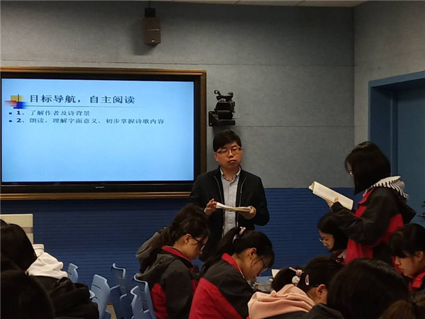 余红亮老师上课中.jpg