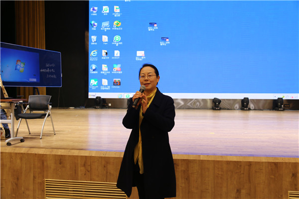 语文教研员陈玲玲老师作总结发言.jpg