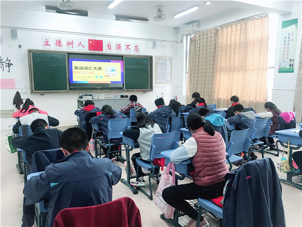 五年级词汇大比拼现场.jpg