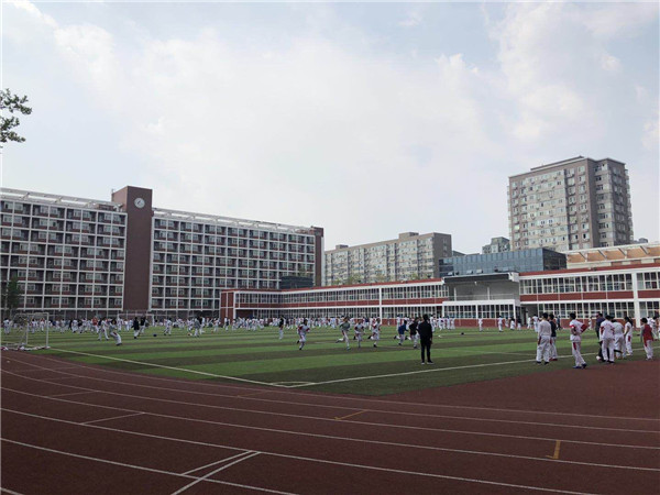 人大附中体育场.jpg