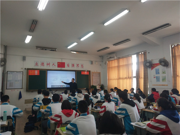 数学陈健老师上课.jpg