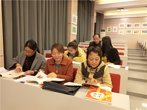市直政治教师.jpg