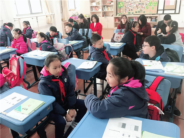 2.同学们交流想法1.jpg