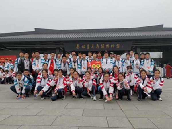 6参观秦始皇兵马俑博物馆（二）.jpg