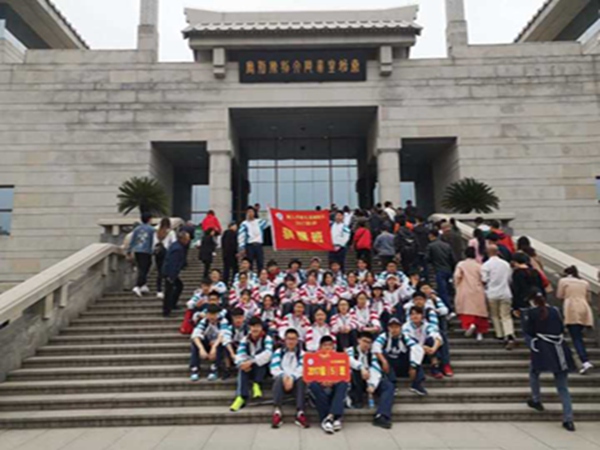 10参观秦始皇帝陵(一).jpg