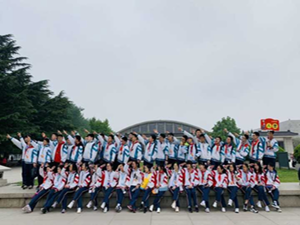 12参观秦始皇帝陵(二).jpg