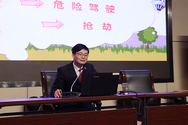 田庆生检察长做讲座.jpg