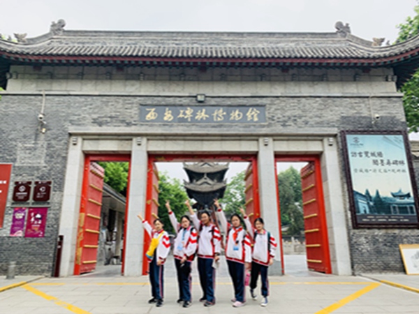 博物馆大门前的造型.jpg