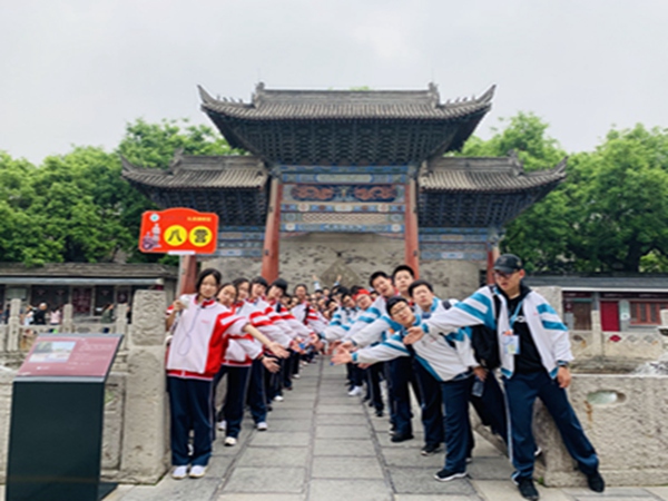 换个阵型合影.jpg