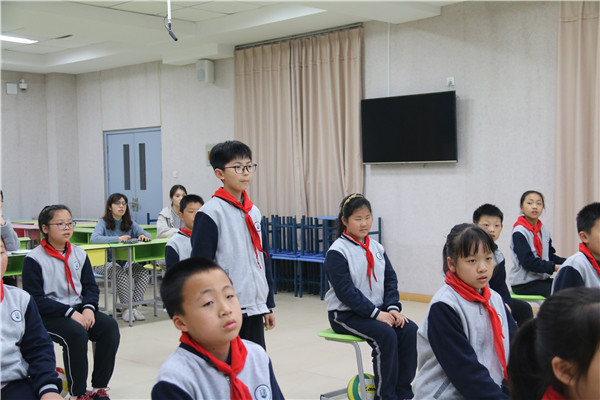 5学生回答问题.jpg