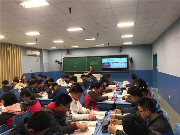 陈红梅老师上课中.jpg