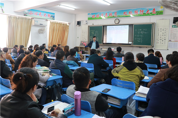 高三（2）班家长会.JPG