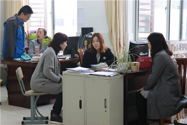 家长与老师交流3.JPG