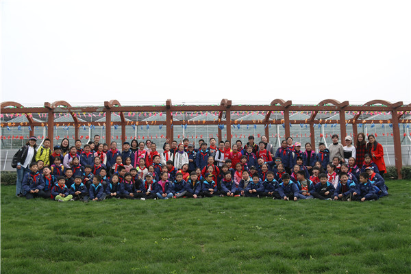 29   小学部集体合影.jpg
