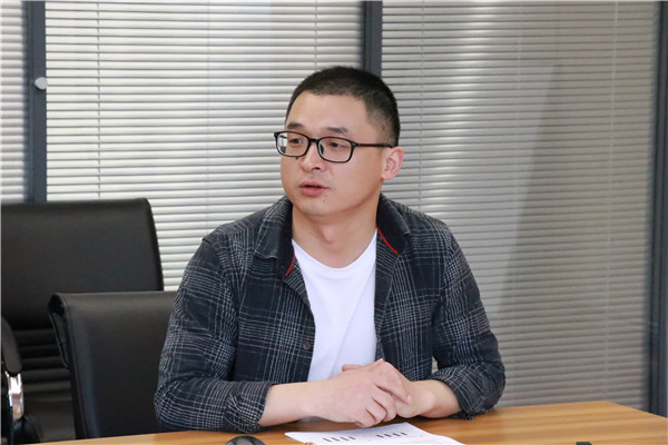 汪柳主任主持会议.JPG