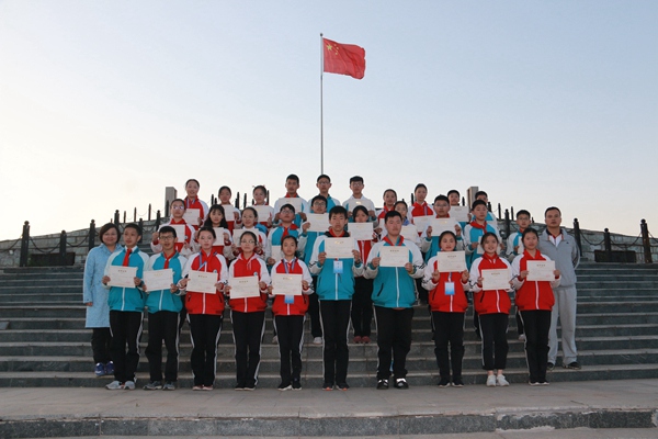 获优秀营员同学合影2.jpg