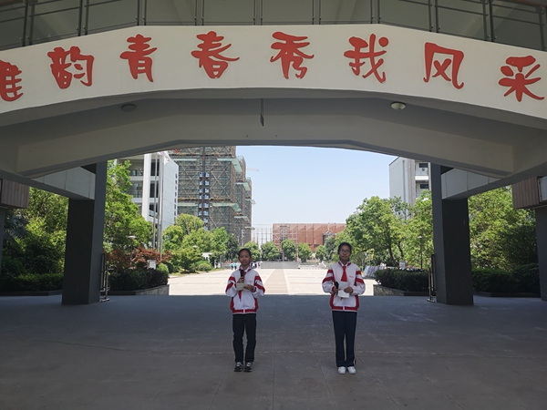 主持人.jpg