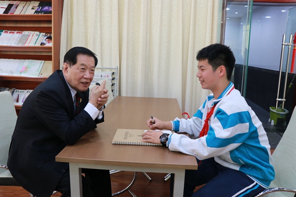2李昌钰博士与树人学子亲切交流.jpg